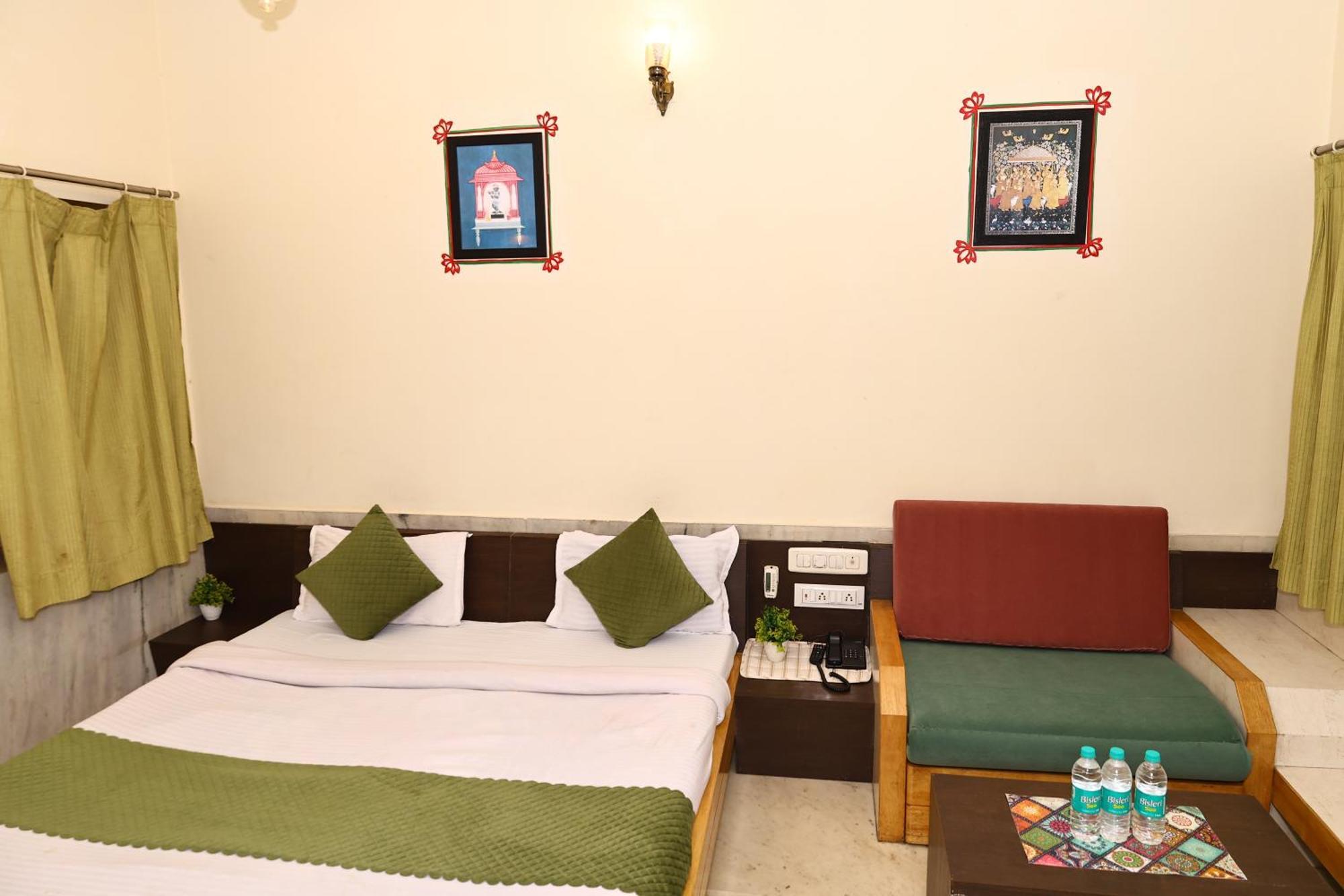 Hotel Suncity By Sharnam Nāthdwāra Esterno foto