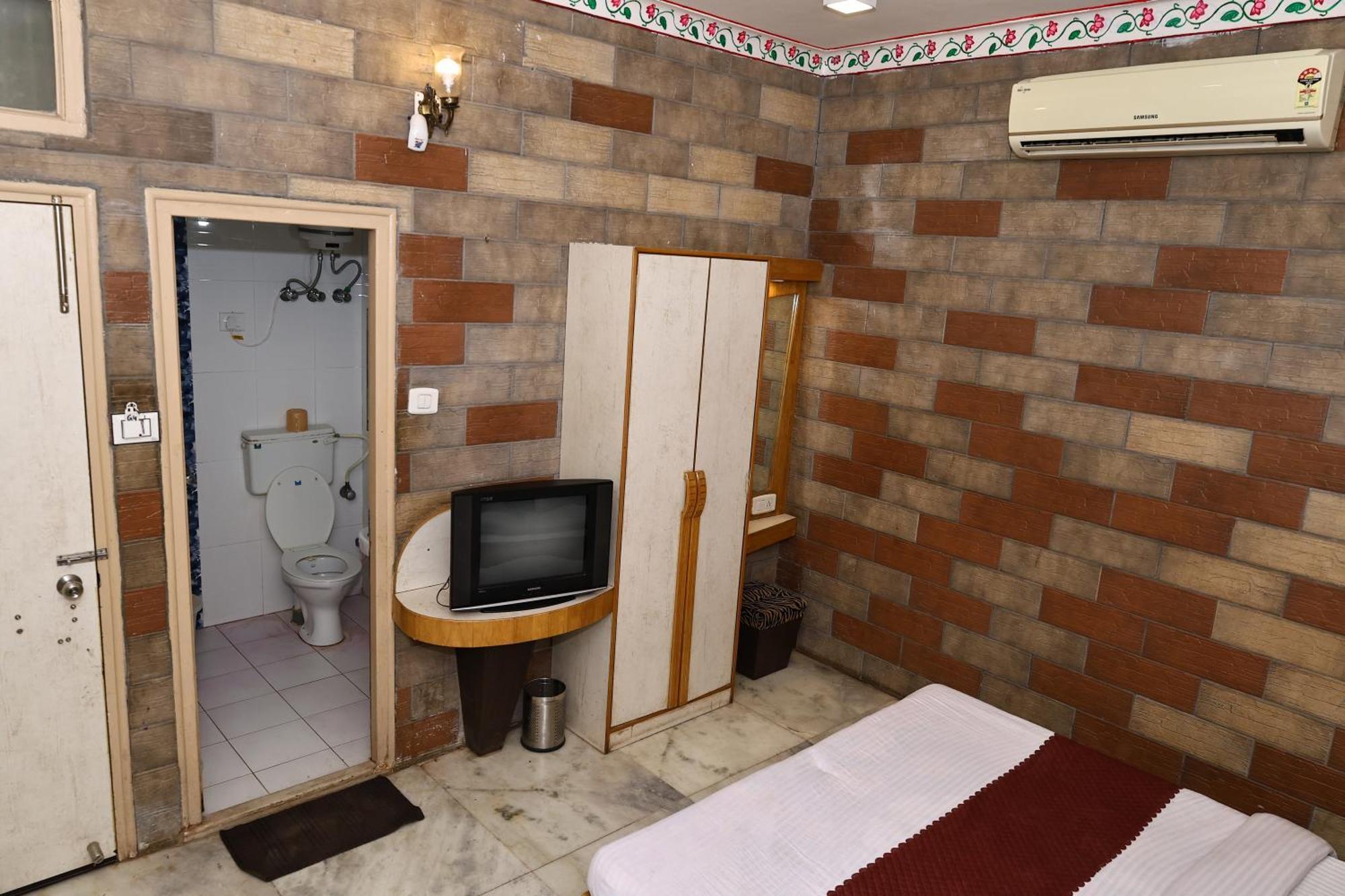 Hotel Suncity By Sharnam Nāthdwāra Esterno foto