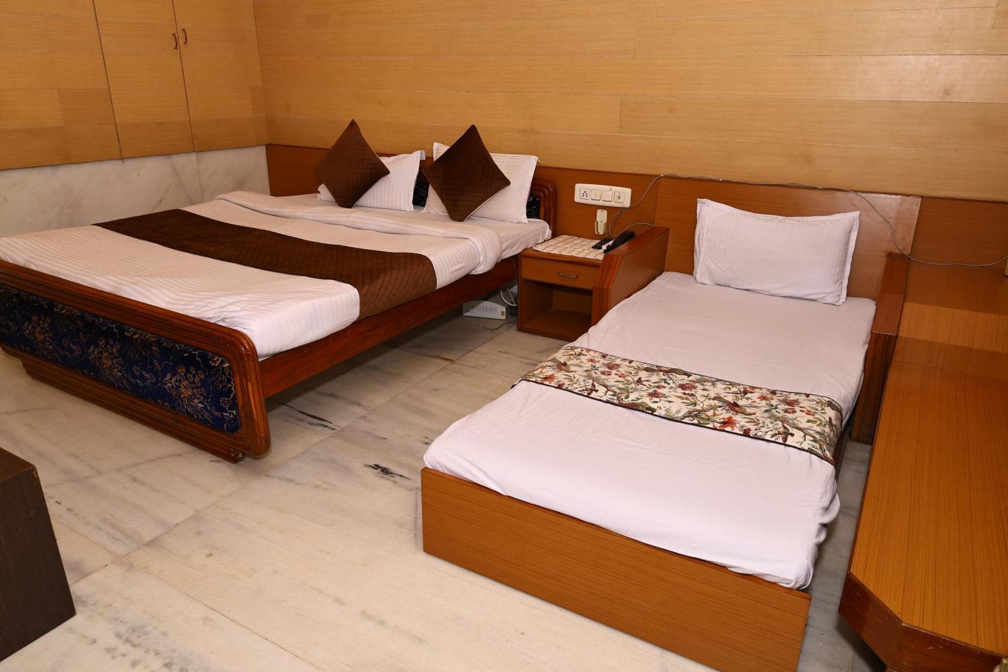 Hotel Suncity By Sharnam Nāthdwāra Esterno foto